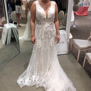 BRAND NEW Galina Signature wedding dress